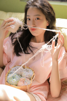 老是夹腿自慰一边屁股疼女人